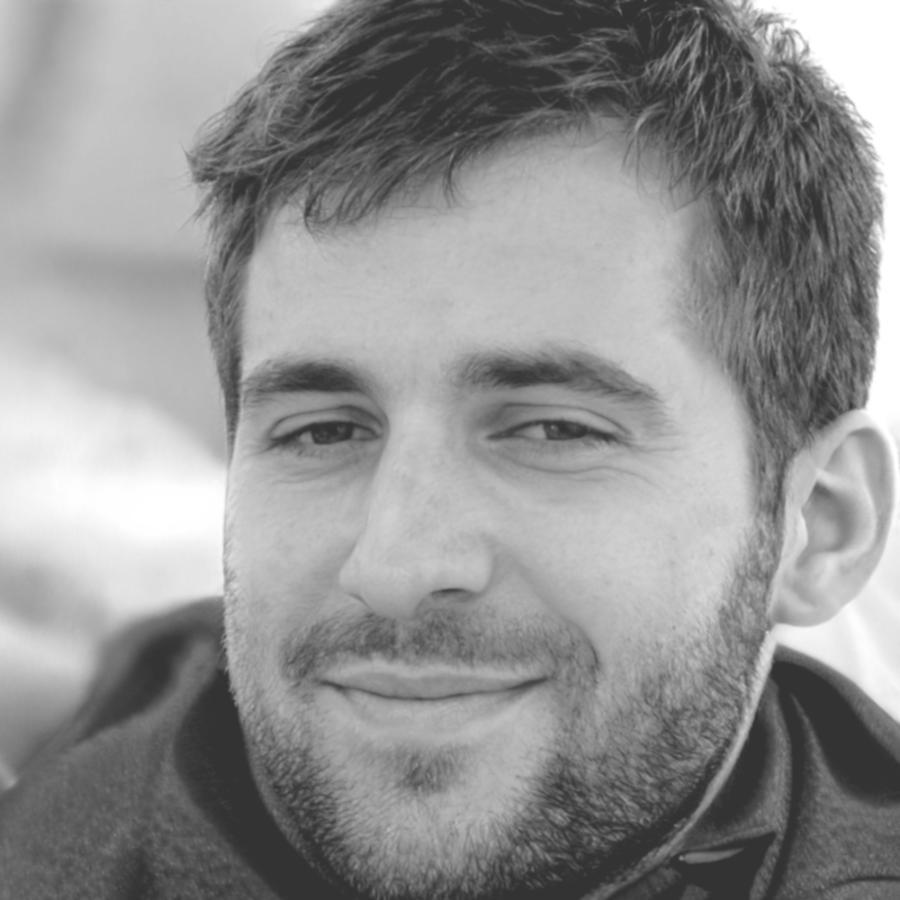Retrato profissional de Henrique Tavares, especialista em orçamentação empresarial